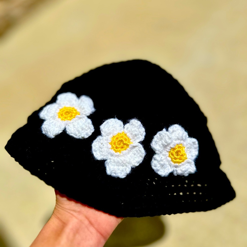 Crochet Kid’s Bucket Sun Hat With Daises